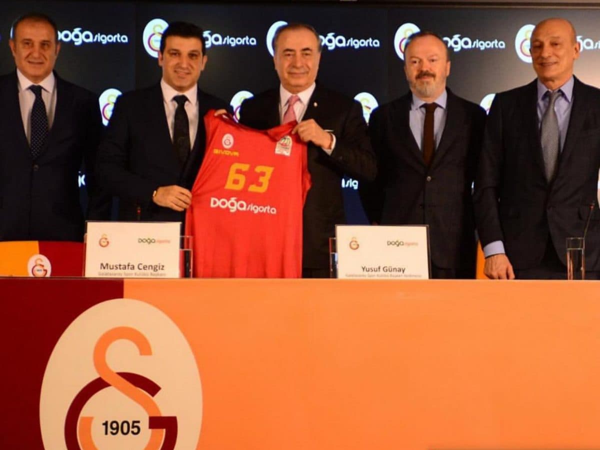 Türk Telekom Stadyumu’nda Gerçekleşen Basın Toplantısında Sponsorluk Anlaşmasına Dair İmzalar Atıldı Görsel