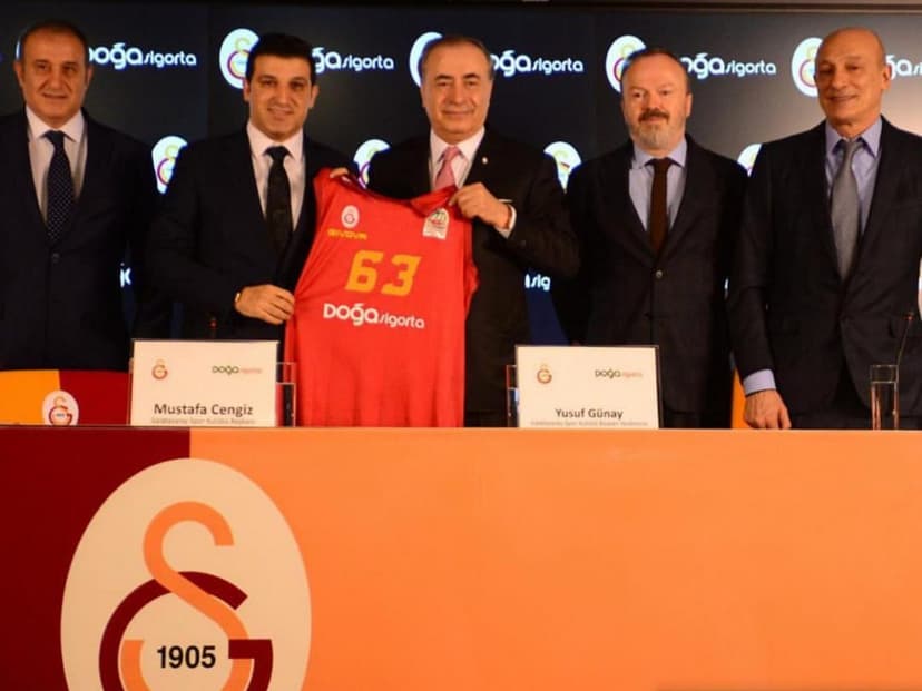 Türk Telekom Stadyumu’nda Gerçekleşen Basın Toplantısında Sponsorluk Anlaşmasına Dair İmzalar Atıldı