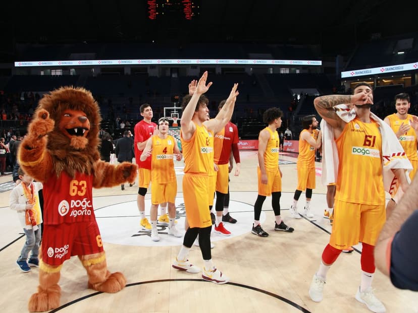 Aslan Doğa Sahalarda